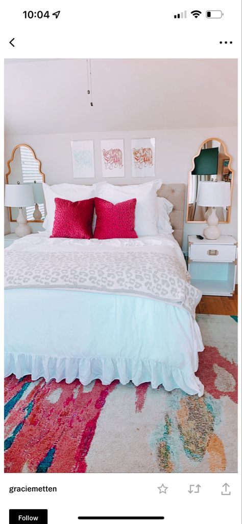 Amazon Apartment, Bedroom Preppy, Preppy Summer Outfit, Hot Pink Room, Hot Pink Bedrooms, Preppy Pictures, Preppy Pfp, Preppy Bedroom Decor, College Bedroom Apartment