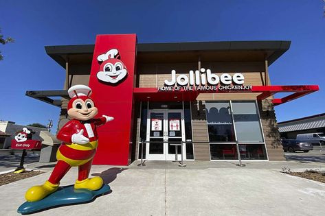 Jollibee Philippines, Jollibee Restaurant, Beef Shank Stew, Restaurant Board, Longsilog, Fast Food Restaurant Design, Philippine Food, Philippines Food, Fast Foods