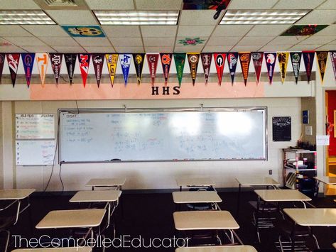 Diy Classroom Decor, Classroom Bulletin Board Ideas, Decoration Organization, College Pennants, Classroom Decor Middle, High School English Classroom, Middle School Classroom Decor, College Flags, College Counseling