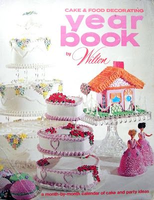 Sheet Cake Decorating, Donald Duck Cake, Half Sheet Cake, Cake Book, Planet Cake, Cake Decorating Books, Food Decorating, Cinderella Cake, Cake Decorating For Beginners