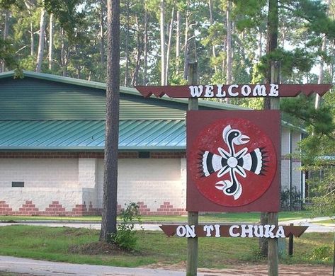 Alabama-Coushatta Tribe of Texas entrance sign By ishwar via Wikamedia Commons  Official Tribal Name: Alabama-Coushatta Tribe of Texas Address: 571 State Park Rd 56, Livingston, TX 77351 Phone: (936) 563-1100 Email: information@actribe.org Creek Tribe, Livingston Texas, Six Flags Fiesta Texas, Marfa Lights, Kat Diy, Moody Gardens, Texas Parks, Texas Towns, Cell Tower