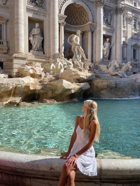 Vatican Instagram Pictures, Rome Italy Picture Ideas, Photos To Take In Italy, Rome Inspo Pics, Poses In Italy, Italy Inspo Pics, Rome Instagram Pictures, Europe Picture Ideas, Italy Picture Ideas