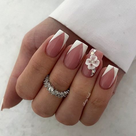 wedding nails for brides, wedding nails, bridal nails, wedding nails 2022, wedding nails ideas, best wedding nails, wedding nails with glitter, wedding nails for bride 2022 Wedding Nails With Glitter, Nails For Brides, 70 Wedding, Best Wedding Nails, Wedding Nails Ideas, Bridal Manicure, Aqua Nails, Nail Art Designs Images, Nails With Glitter