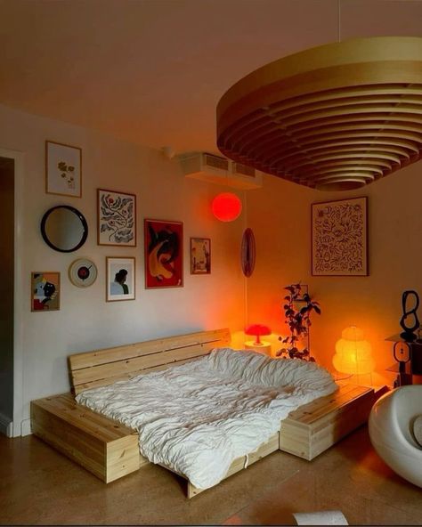 Mid Century Maximalist Bedroom, No Natural Light Bedroom, Coloured Bedroom Ideas, Retro Minimalist Bedroom, Bedroom Spring, 2023 Bedroom, Cozy Cottage Bedroom, Summer Bedroom, Bedroom Styling