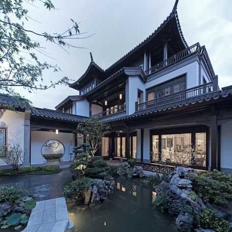 Japan House Exterior, Japanese House Exterior, Mafia House, Japanese Mansion, China House, Mansion Aesthetic, Chinese Courtyard, Asian House, Japan House