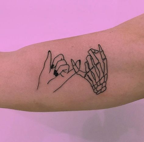 hand skeleton pinky promise tattoo Pinky Promise Tattoo, Tato Flash, Promise Tattoo, Skeleton Hand Tattoo, Skeleton Tattoos, Muster Tattoos, Inspiration Tattoos, Tattoos Geometric, Subtle Tattoos