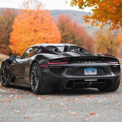 Steve uses Gentlemint to find and share manly things. Get started today. #asphaltassassins Carros Porsche, Porsche Gt2 Rs, Wallpaper Hippie, Porsche Cayman Gt4, Porsche Macan Turbo, Singer Porsche, Porsche 959, Porsche 918 Spyder, Porsche Carrera Gt