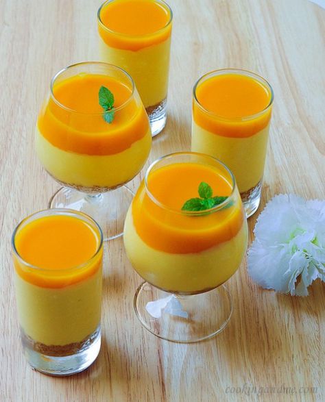 Eggless No-Bake Mango Cheesecake Recipe Mango Cheesecake Recipe, Oreo Cheesecake Recipes, Mango Cheesecake, Types Of Desserts, Impressive Recipes, Mango Recipes, Asian Desserts, Recipe Steps, Cheesecake Recipe