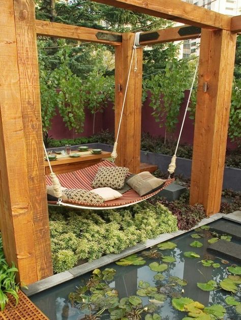 Ladder Ideas, Garden Ladder, Taman Diy, Modern Garden Furniture, Sofa Santai, Backyard Hammock, Jardim Diy, Backyard Swings, Hanging Beds