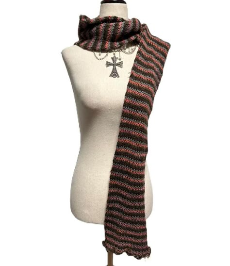 Grunge Scarf, Gryffindor Scarf Aesthetic, Crochet Scarf Grunge, Goth Knitwear, Vivienne Westwood Scarf, Emo Girl, Xmas List, Emo Girls, Wardrobe Outfits