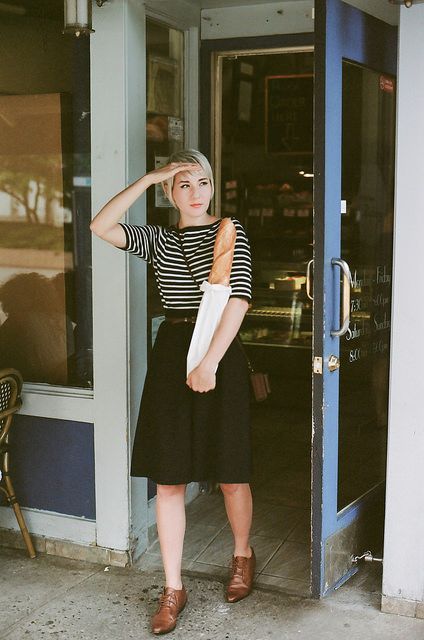 How To Style Knee Length Dress, Skirt With Oxford Shoes, Dress With Oxfords, Brown Oxford Shoes Outfit, Outfits With Oxford Shoes, Knee Length Skirt Outfit, Parisian Bakery, Stripes Skirt, Skirt Boots