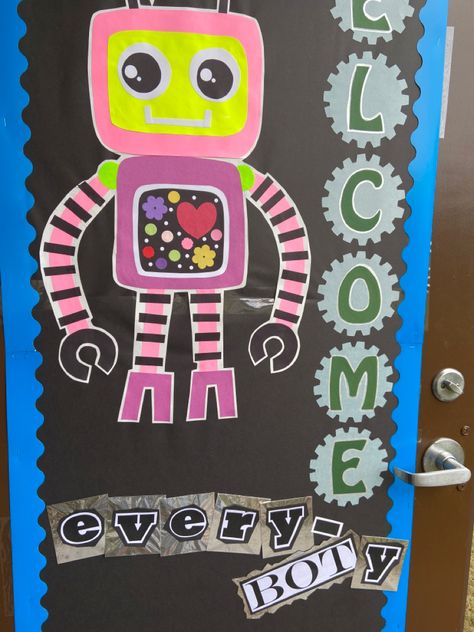 Robot Theme Classroom, Robot Bulletin Board, Robot Bulletin Board Ideas, Technology Bulletin Board, Robot Classroom, Computer Lab Decor, Groovy Theme, School Library Decor, Robot Theme