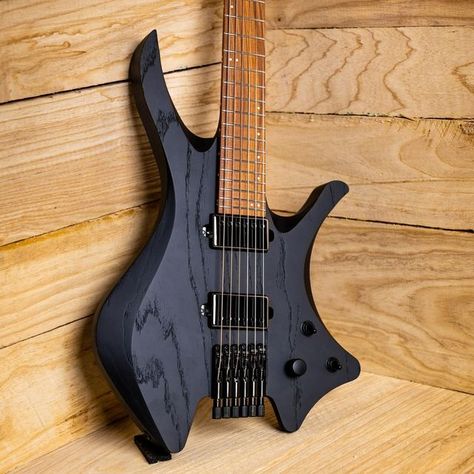 Black Heaven, Guitar Designs, Instruments Art, Electric Guitar Design, Diy Instruments, Guitar Obsession, Custom Electric Guitars, Archtop Guitar, Amazing Technology