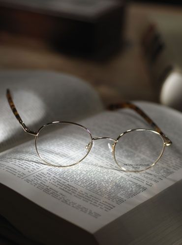 Round Wire Frame in Gold and Tortoise Gold Circle Glasses Aesthetic, Wired Glasses Aesthetic, Gold Round Glasses Aesthetic, Wire Frame Glasses Aesthetic, Wire Glasses Aesthetic, Gold Glasses Aesthetic, Gold Wire Frame Glasses, Round Wire Glasses, Round Glasses Aesthetic