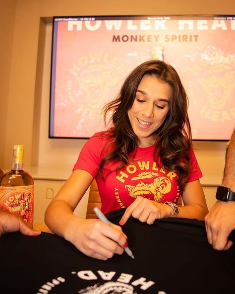 Joanna Jedrzejczyk on Instagram: "Go buy a bottle of @howlerheadwhiskey this weekend for the fights! #UFC285 🔥 What are your picks?😏 … #howlerhead #ad #sponsored #paidpartnership #ufc" Joanna Jedrzejczyk, Howler Monkey, Ufc, This Weekend, On Instagram, Instagram