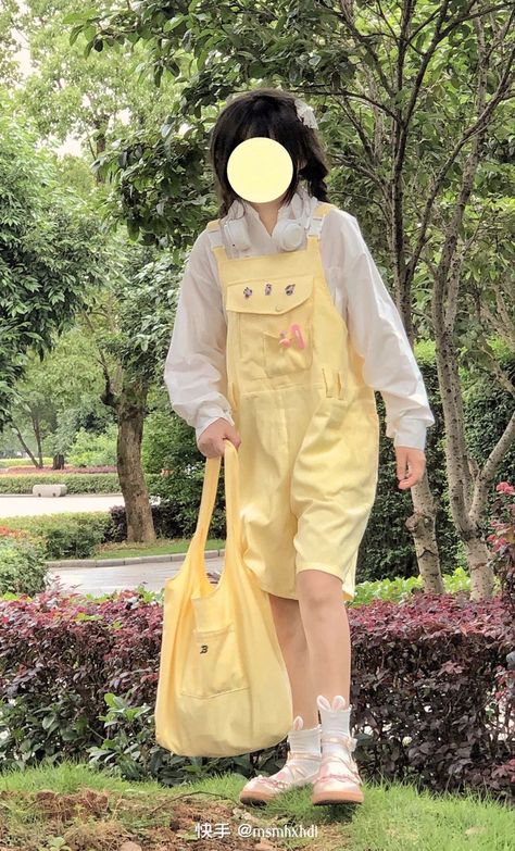 Oversize Outfit, Pastel Outfit, Fashion Top Outfits, Vintage Trousers, Yellow Outfit, Layered Fashion, Pastel Yellow, Kawaii Clothes, Kpop Outfits