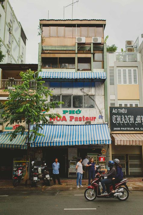 Saigon Photo Guide: Daily Life In Ho Chi Minh City - Departful City Streets Photography, City Life Photography, Creative Arts Therapy, Urban Architecture, City Landscape, Light Of Life, Urban Sketching, City Photography, Street Photo