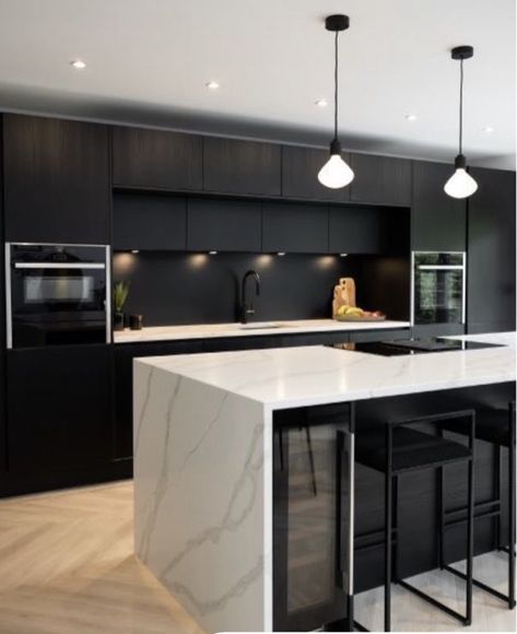 Unique Kitchen Interior Design, Black Kitchen With White Marble, White And Black House Interior Design Living Room, White Modern Cabinets Kitchen, Black White And Grey Home Interior, Kitchen Interior Black And White, Interior Design White And Grey, Dark Kitchen Inspiration, Black And White Kitchen Aesthetic