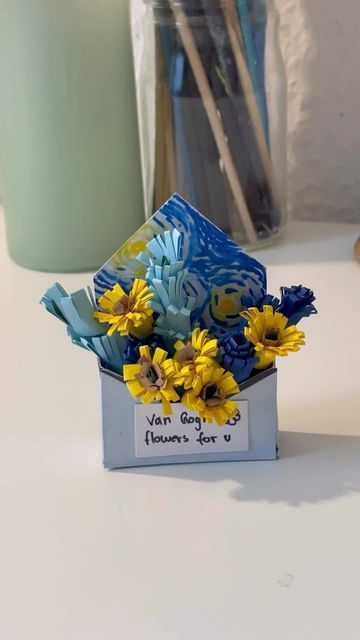 Cute Gift Handmade, Mini Handmade Gifts, Aesthetic Diy Ideas, Mini Gift Ideas, Mini Paper Flowers, Manualidades Cute, Van Gogh Flowers, Van Gogh Gifts, Mini Gifts