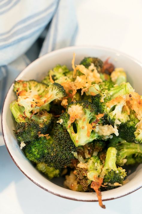 Broccoli in air fryer is quite easy. Toss it in parmesan and olive oil for a crispy cheesy taste that's a great side dish with any meal. #airfryerrecipes #ninjafoodirecipes #foodi #foodirecipes #airfryerbroccoli #broccoli #airfryervegetables #ninjafoodibroccoli Air Fryer Broccoli Recipes, Broccoli In Air Fryer, Air Fried Broccoli, Parmesan Broccoli Recipes, Broccoli And Cheese Recipe, Broccoli Parmesan, Air Fryer Broccoli, Delicious Pot Roast, Spinach Quiche Recipes