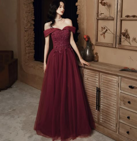 Dark Red Prom Dress Long, Maroon Prom Dress Long, Maroon Ball Gown, Maroon Prom Dress Burgundy, Prom Dresses Maroon, Dark Red Prom Dress, Prom Dresses Flowy, Wine Red Prom Dress, Yule Ball Outfits