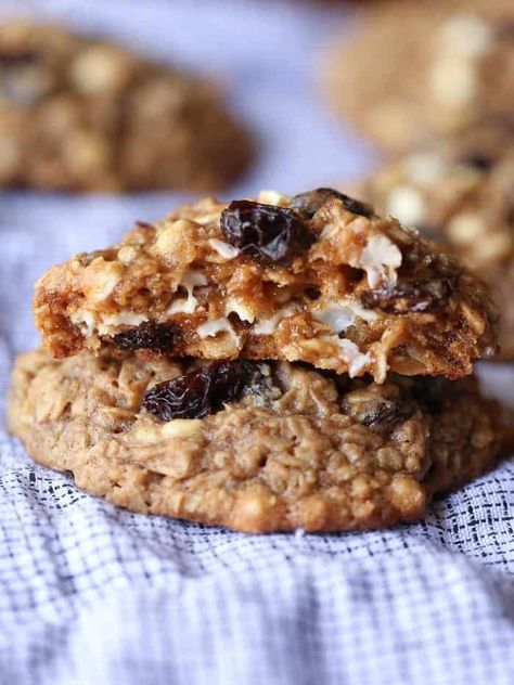 The best recipe for perfect Oatmeal Raisin Cookies! Soft and chewy in the middle with buttery, crisp edges, made with white chocolate chips. Big Chewy Oatmeal Raisin Cookies, Oatmeal Chocolate Chip Raisin Cookie Recipe, Rolled Oats Cookies, Oatmeal Raisin Cookies Soft, Soft Oatmeal Chocolate Chip Cookies, Raisin Cookies Soft, Chocolate Chip Raisin Cookies, Raisin Filled Cookies, Perfect Oatmeal