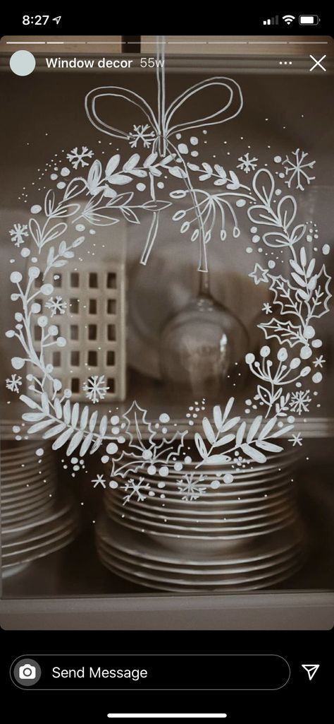 Painted Christmas Windows Diy, White Chalk Window Art Christmas, Simple Christmas Window Painting, Window Chalk Christmas, Christmas Window Painting Hand Drawn, Christmas Window Chalk Art, Christmas Window Painting Diy, Window Painting Ideas Christmas, Xmas Window Painting