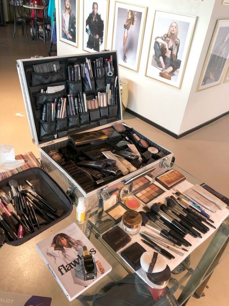 Vision Board Ideas Makeup Artist, Beaution Work, Celebrity Makeup Artist Aesthetic, Makeup Artist Vision Board Ideas, Makeup Artist Lifestyle, Mua Aesthetic Job, Cosmetology Vision Board Ideas, Professional Makeup Artist Aesthetic, Makeup Artist Aesthetic Job