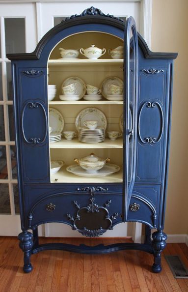 Country Hutch, Vintage China Cabinet, Vintage China Cabinets, Napoleonic Blue, Muebles Shabby Chic, Antique Hutch, Antique Buffet, Bassett Furniture, China Cabinets