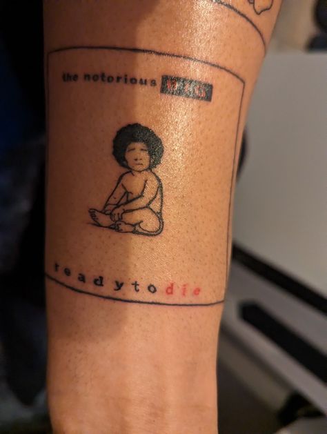 The Notorious B.I.G Album cover tattoo Fugees Tattoo, Music Album Cover Tattoo, Biggie Tattoo Ideas, Biggie Smalls Tattoo Ideas, Biggie Tattoo, Notorious Big Tattoo, Biggie Smalls Tattoo, Album Cover Tattoo, Biggie Smalls Lyrics