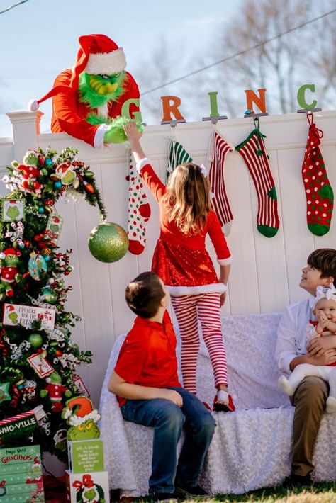 Grinch Family Photos, Grinch Photoshoot Backdrop, Grinch Picture Ideas, Grinch Christmas Photoshoot, Grinch Photo Shoot, Grinch Yard Decorations, Photoshoot Backdrops, Grinch Party, Christmas Pics