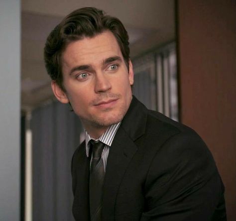 Welton Academy, White Collar Neal, Matthew Bomer, Neal Caffery, Matt Bomer White Collar, Neal Caffrey, Light Skin Men, Young Celebrities, Dear Future Husband