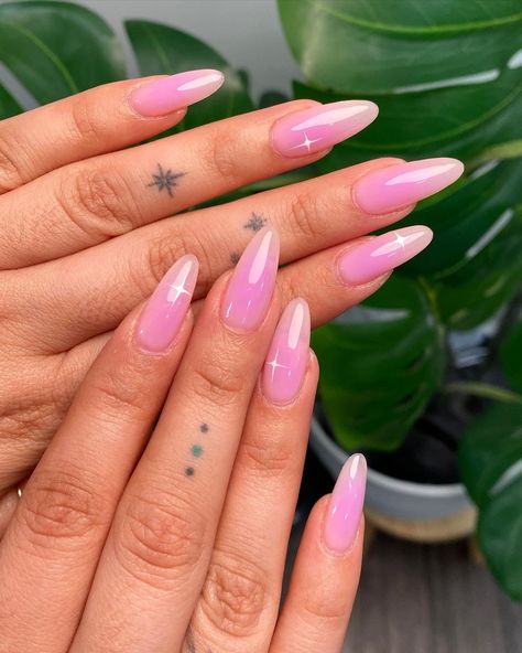 White Almond Nails, Aura Nails, Star Nail Art, Romantic Nails, Airbrush Nails, Vintage Nails, Cute Spring Nails, Love Day, Blush Nails