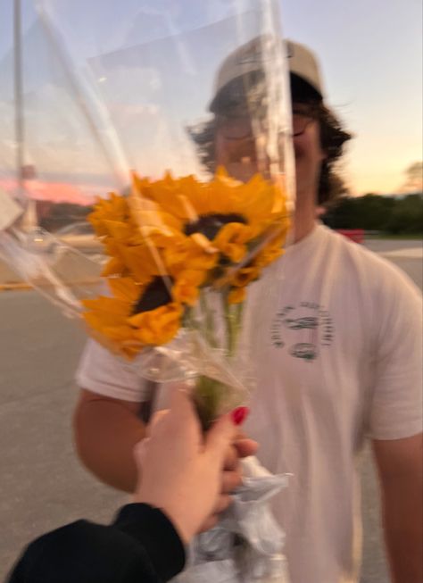 Giving Flowers Aesthetic Couple, Flowers Couple Goals, Relationship Aethstetic Cute, Christian Couple Goals Pictures, Godly Couple Goals, Soft Couple Goals, Church Relationship Goals, Vsco Couples Goals, Godly Couple Aesthetic