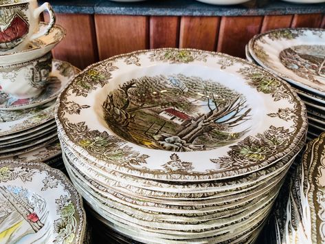 Friendly Village Dishes, Colored Dishes, Johnson Bros Friendly Village, Thanksgiving Decorating, Appetizer Ideas, Easy Soup, Brown Transferware, Table Scapes, Christmas Food Dinner