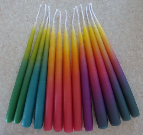 How To Make Hand Dipped Candles, Beeswax Dipped Candles, Rainbow Candles Diy, Dipped Candles, Diy Candels, Havdalah Candle, Dip Dye Candles, Candle Dipping, Hand Dipped Candles