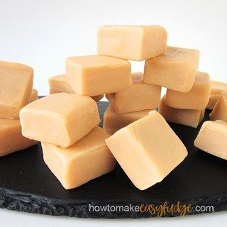 VANILLA FUDGE: Easy 4-ingredient microwave vanilla fudge recipe! Creamsicle Fudge Recipe, Carmel Fudge, 3 Ingredient Caramel, Caramel Fudge Recipe, Maple Fudge Recipes, Vanilla Fudge Recipes, Butterscotch Fudge, 2 Ingredient Fudge, Maple Fudge