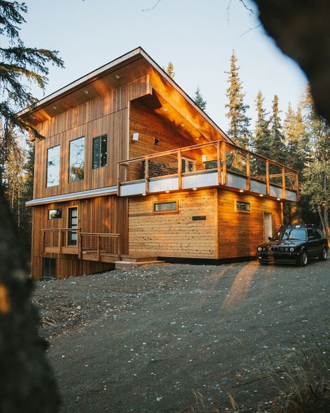 Minimalist Kitchen Inspiration - Alaska | Kitchn Alaskan Homes, Alaska Cabin, Alaska House, Home Decor Minimalist, Build Your Own House, Decor Minimalist, House Goals, Mini House, Log Homes