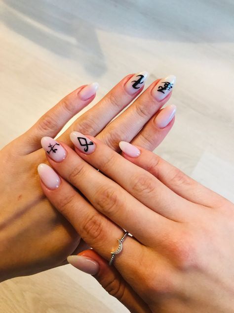 Nails With Runes, Shadowhunters Nails, Rune Nails, Shadowhunters Tattoo, Divergent Nails, Spooky Nail, Fresh Manicure, White Glitter Nails, Cute Simple Nails