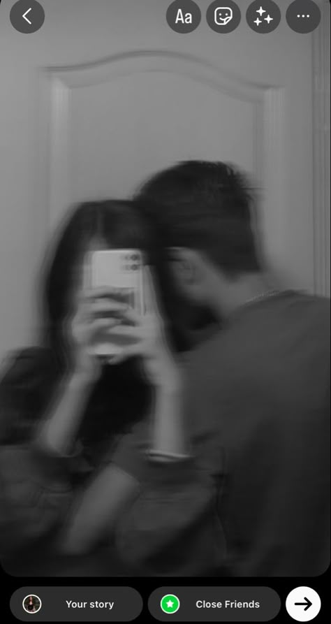 Hide Face Selfie Couple, Aesthetic Pics For Couples, Fake Pictures For Instagram Story Couple, Lovers Selfie Poses, Hiding Couple Pictures, Non Face Couple Photos, Lip Locking Kiss Pics, Fake Girlfriend Pictures With Face, Fake Couple Instagram Story