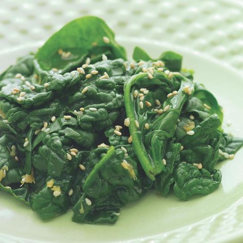 Sesame Spinach, Sesame Oil Recipes, Spinach Benefits, Toasted Sesame Oil, Thanksgiving Recipes Side Dishes, Sauteed Spinach, Leafy Vegetables, Spinach Recipes, Organic Food