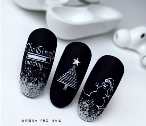 Christmas Nails With Black, Winter Nails Black, Black Winter Nails, New Year Manicure, Navidad Nails, Black Christmas Nails, Nails For 2023, Nail Noel, Winter Nail Art Designs