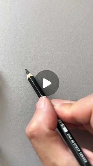 Ezio Lia on Instagram: "Une astuce pour dessiner un œil ultra réaliste 😉. #dessin #facile #debutant #apprendre #tuto #tutorial #oeil #drawing #draw #easy #learn #beguiner" Beginner Sketches Pencil Step By Step, Real Life Drawing, Realstick Drawing, To Draw Easy, Realistic Paintings Easy, Pencil Sketches Easy Step By Step, Drawing Learning, Pencil Portrait Drawing Easy, Aesthetic Drawing Tutorial