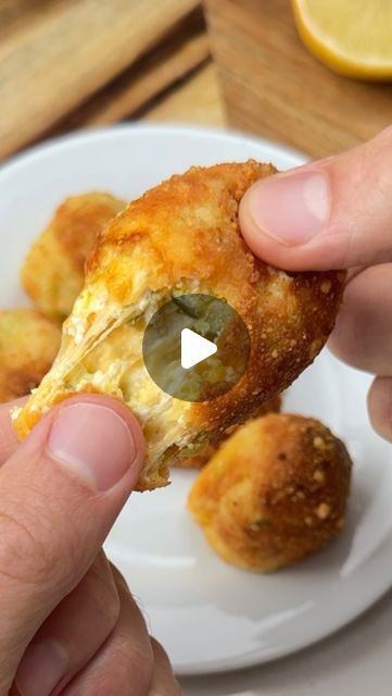 iRick Wiggins on Instagram: "Say “YUM” if you would eat these Fried Pickle Balls 🔥😋🙌  How to make them:   Chop up 1/2 cup pickle chips & squeeze out ALL moisture. Mix with 2 oz cream cheese & 1/3 cup cheddar.   Shape into balls, coat in egg wash and grated Parmesan. Air fry @ 400F for 8 mins and enjoy!" Cream Cheese Ball, Salsa Guacamole, Organic Cooking, Pickle Chips, Diy Cooking, Fried Pickles, Cheese Ball Recipes, Cheese Bites, Low Carb Eating