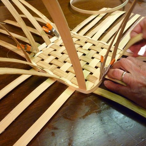 Weaving the Sides Tutorial | Joanna's Collections - Country Home Basketry Side Basket, Paper Basket Weaving, Birch Bark Baskets, Flax Weaving, Making Baskets, Diy Rope Basket, Basket Weaving Diy, Basket Weaving Patterns, Rope Projects