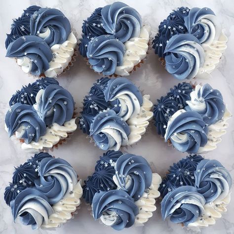 Night Sky Cupcakes, Sky Cupcakes, Space Cupcakes, Outer Space Baby Shower, Star Cupcakes, Fancy Cupcakes, Blue Cupcakes, Cupcake Wars, Creative Cupcakes