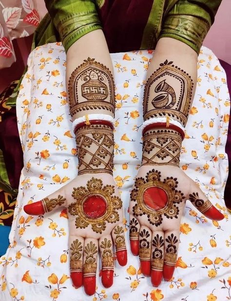 Simple Mehendi Looks For Bride, Bengali Mehendi Designs, Alta Design Bengali Hands, Alta Mehendi, Bengali Mehendi, Bengali Marriage, Bangla Art, Alta Design, Simple Mehendi