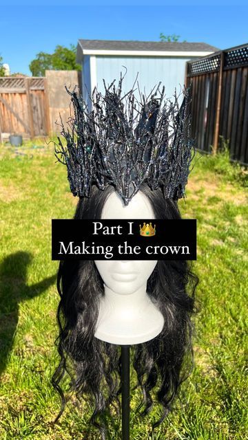 Vampire Queen Crown Diy, Witch Crown Diy, Halloween Diy Paper, Halloween Crown, Tree Costume, Paint It Black, Dark Queen, Diy Crown, Vampire Queen