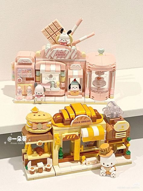 Cute Lego Sets Aesthetic, Cute Lego Sets, Sanrio Lego, Legos Aesthetic, Hello Kitty Lego, Lego Room Decor, Disney Room Decor, Lego Kits, Hello Kitty Toys