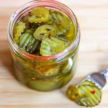 Fire And Ice Pickles, Sweet Hot Pickles, Crispy Pickles Recipe, Baked Pickles, Pickled Foods, Hot Pickles, Pickle Recipes Homemade, Dill Pickle Recipe, Sour Pickles